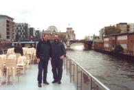 14: Jrgen und Stephan vor Reichstag